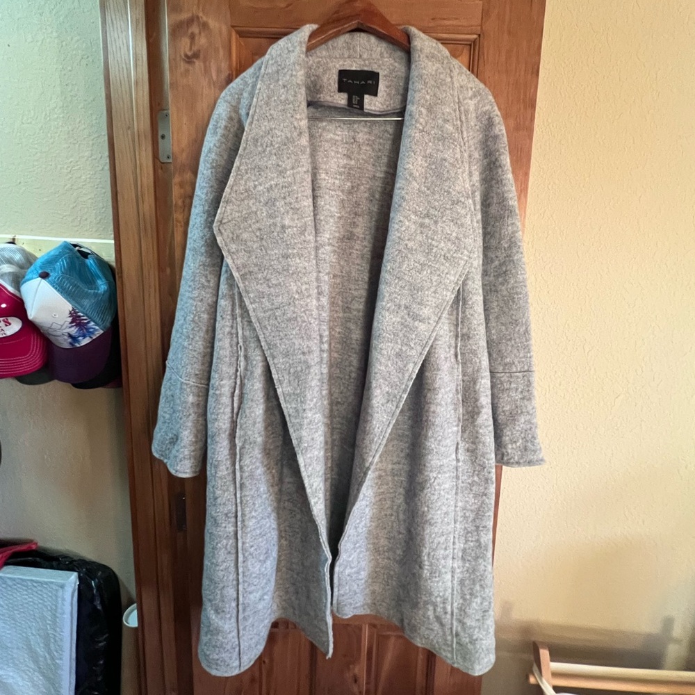 Tahari Jacket Womens Medium Gray Open Front Coat Boiled Wool Blend